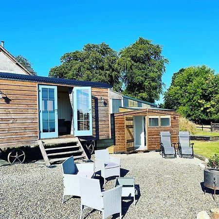 The Shepards Hut Apartment Llwyn-Dafydd ภายนอก รูปภาพ
