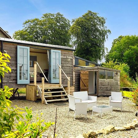 The Shepards Hut Apartment Llwyn-Dafydd ภายนอก รูปภาพ