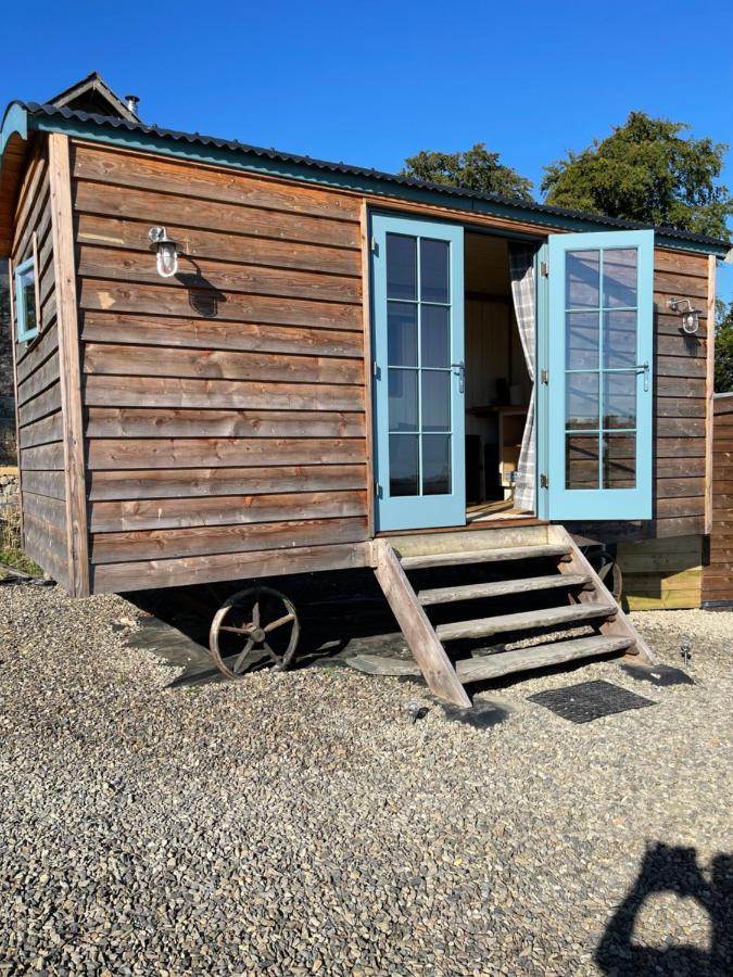 The Shepards Hut Apartment Llwyn-Dafydd ภายนอก รูปภาพ