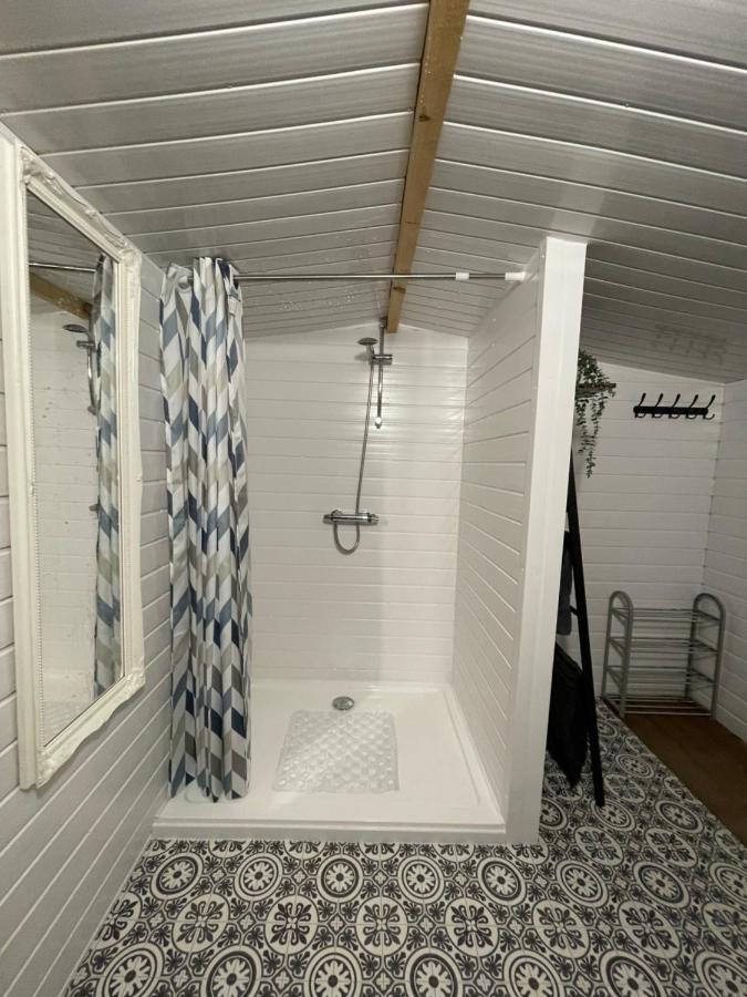 The Shepards Hut Apartment Llwyn-Dafydd ภายนอก รูปภาพ